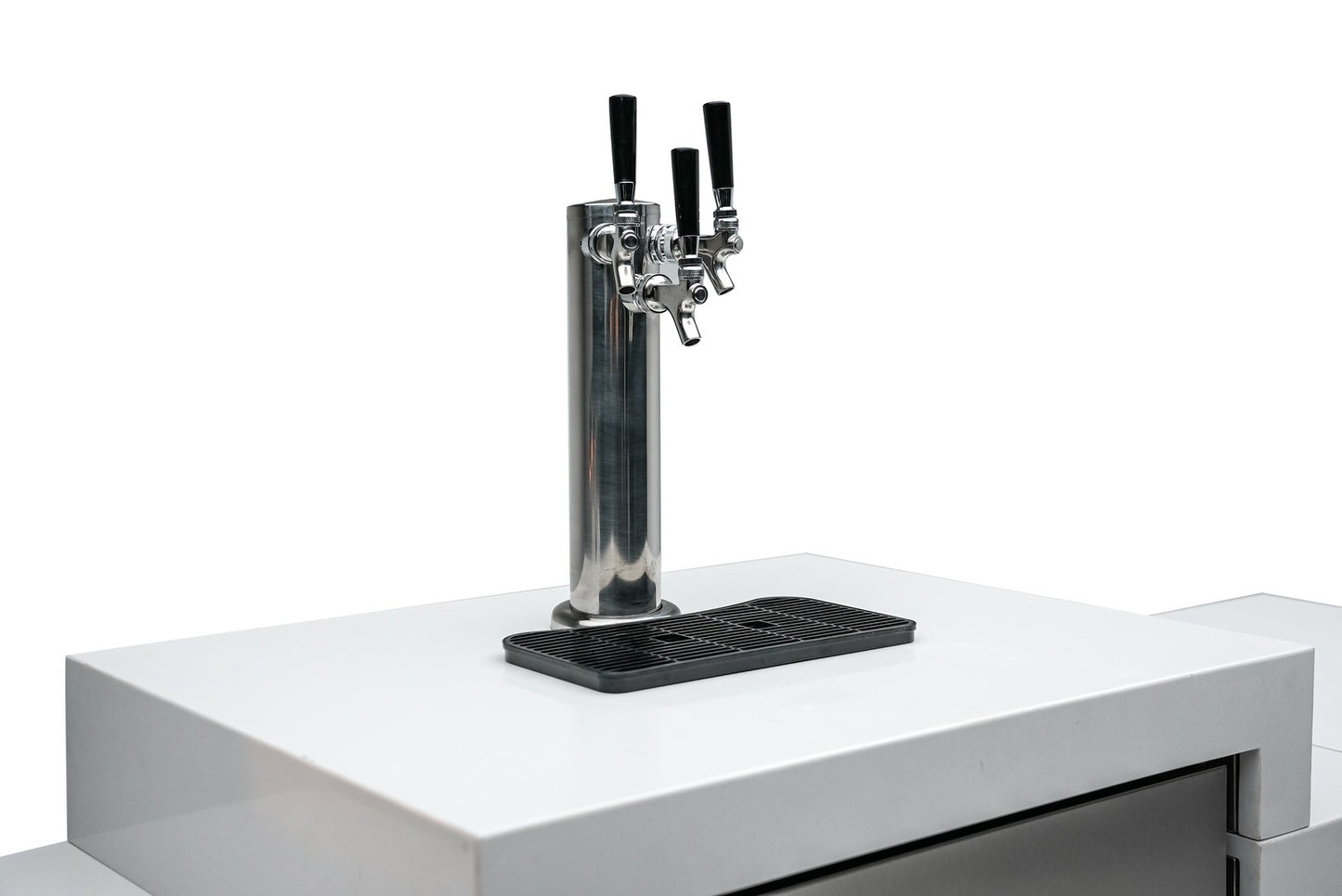 Mont Alpi 400 L-Shaped Deluxe Island with a 90 Degree Corner and Kegerator